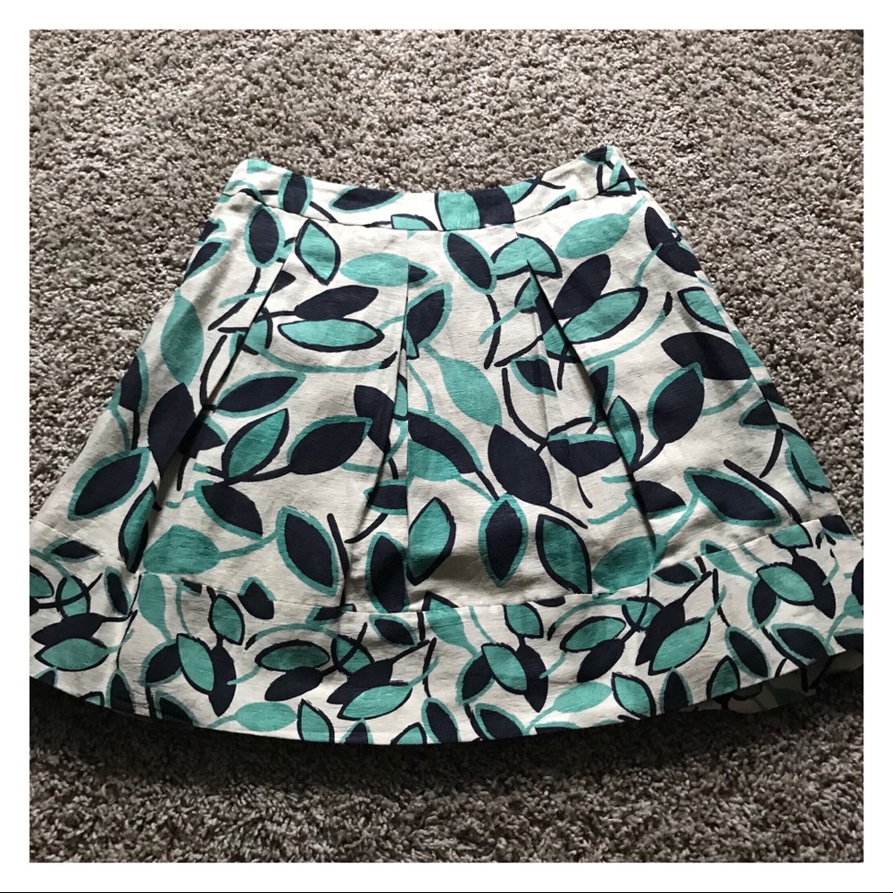 BCBGMaxAzria Size 6 Navy Floral A-Line Cream Skirt - Picture 3 of 5